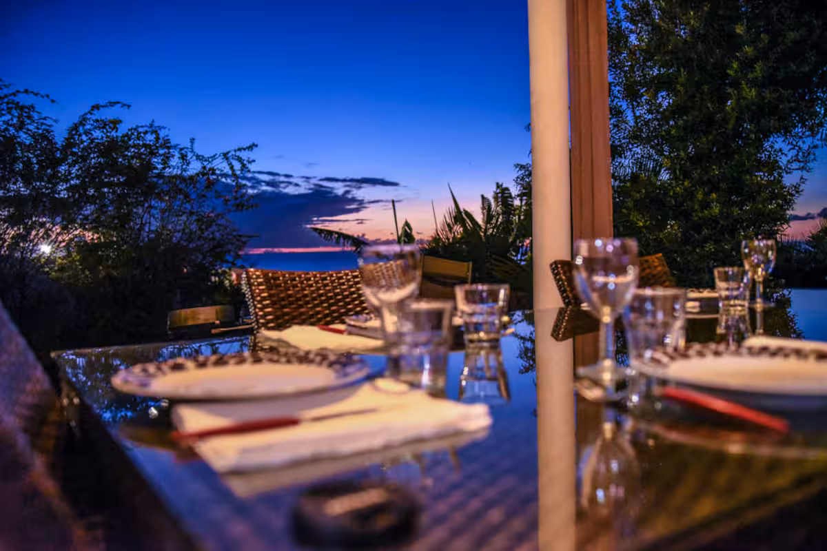 4-star one-bedroom rental with garden, pool and sea view in Reunion Island